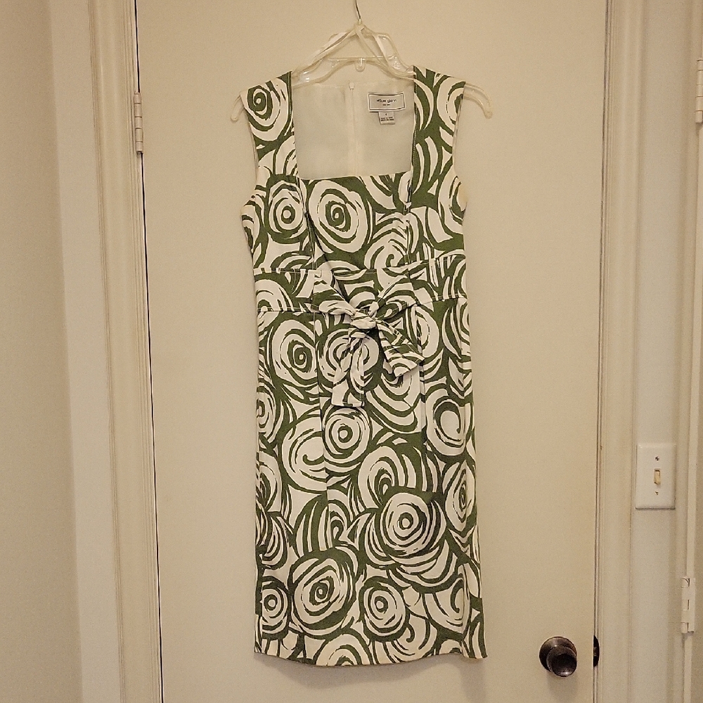 Elegant Green and White Patterned Midi Dress